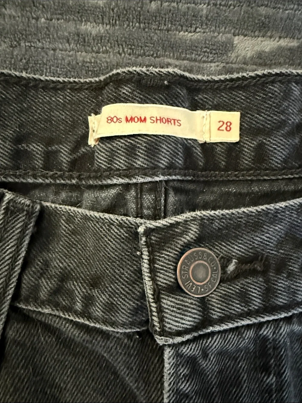 Levi's Women’s 80’s Mom Shorts Black High-Rise | Size 28 - Picture 2 of 8